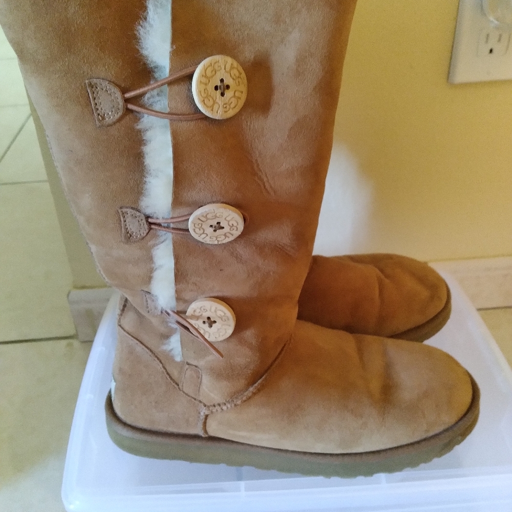 UGG Size 9